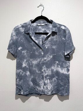 Uniqlo Button Down Tee Size XS
